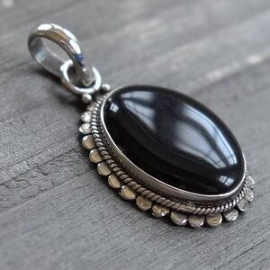 Vintage sterling silver onyx pendant